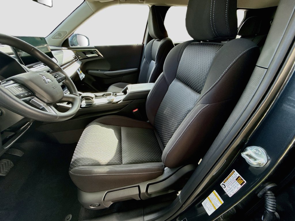 New 2026 Mitsubishi Outlander ES FWD image 22
