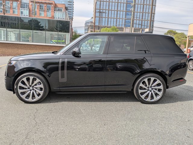 Used 2025 Land Rover Range Rover SE image 9