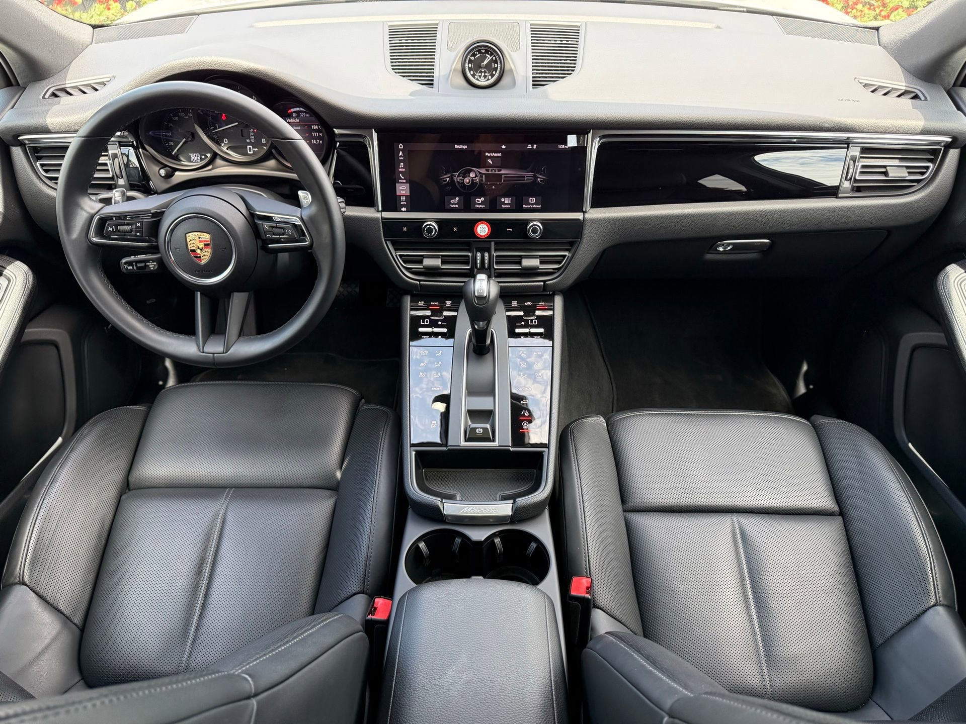 Certified 2025 Porsche Macan image 14