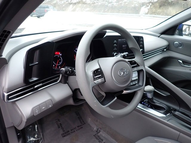 Used 2023 Hyundai Elantra SEL image 14