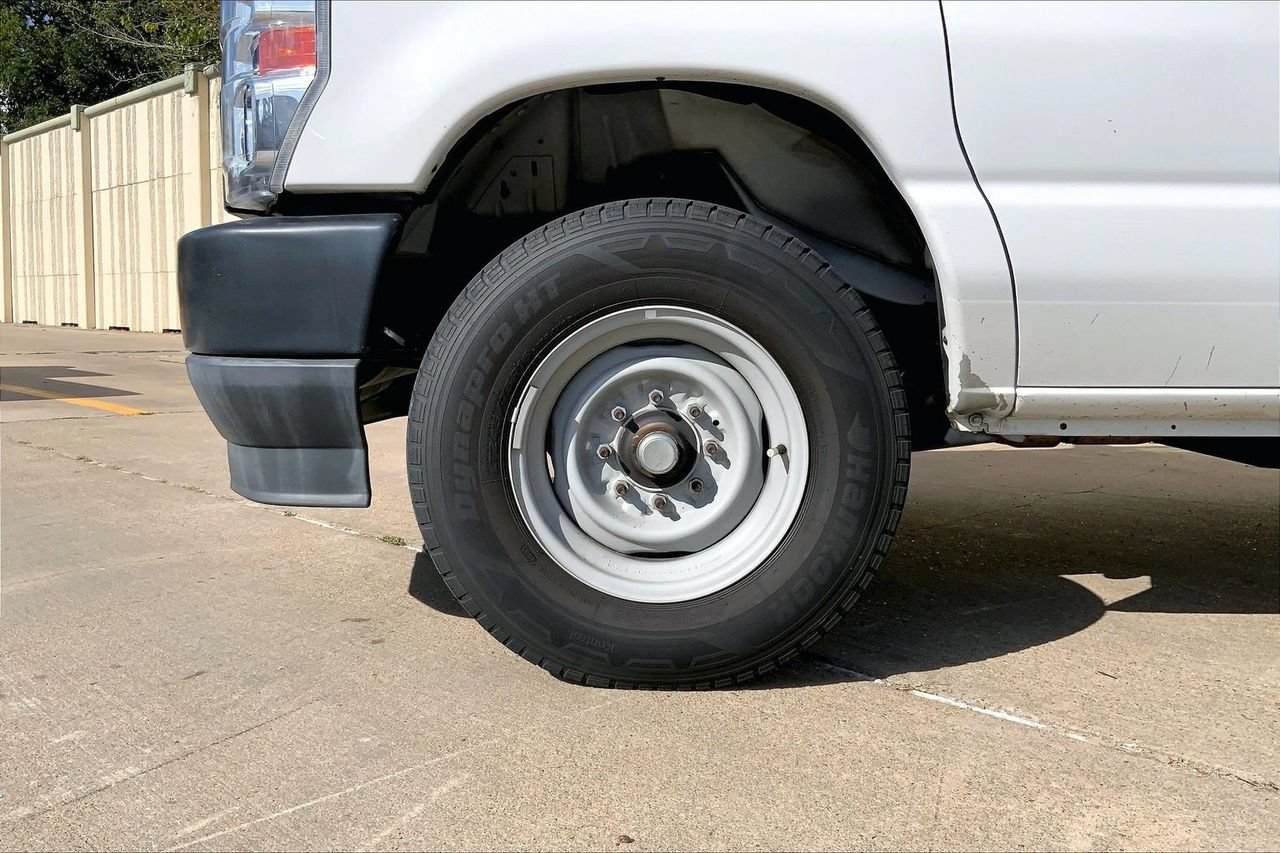 Used 2022 Ford E-350 and Econoline 350 Super Duty RWD image 6