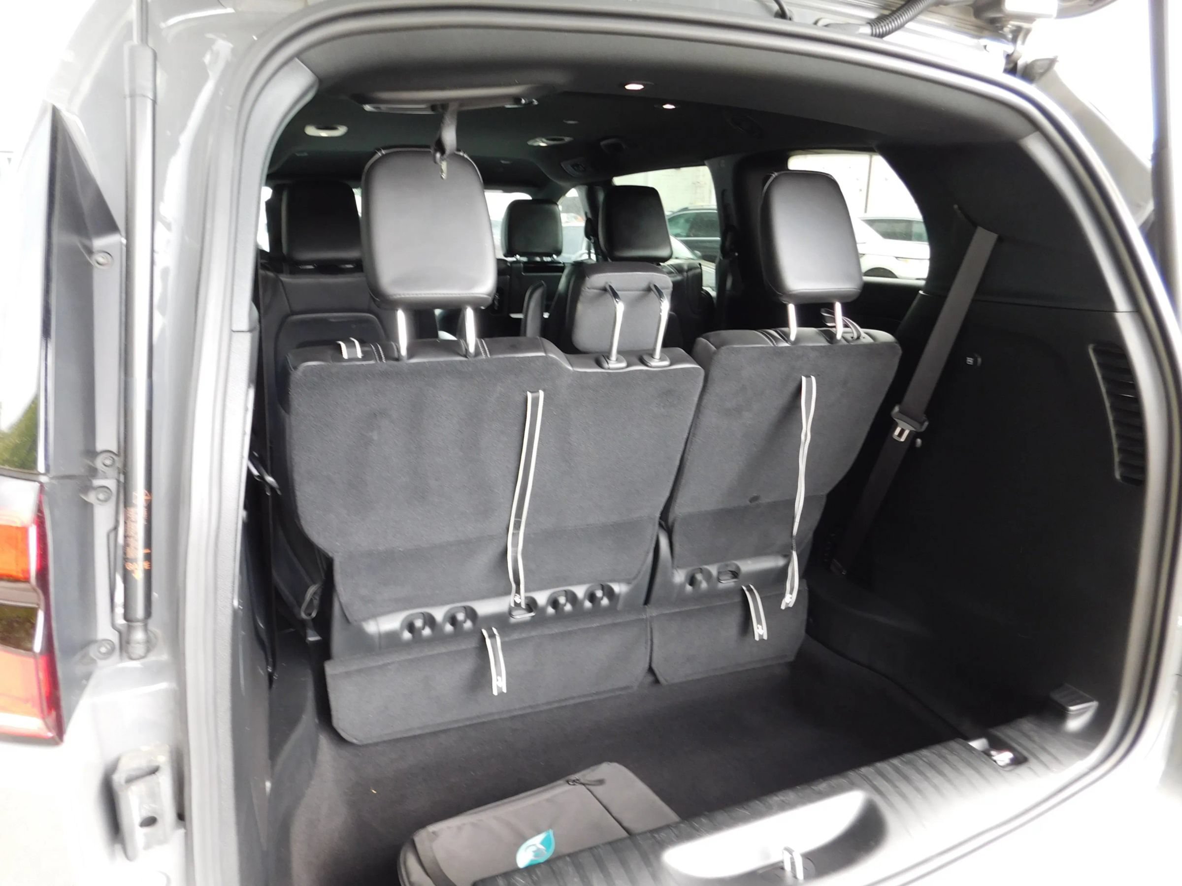 Used 2023 Chrysler Pacifica Touring-L w/ Uconnect Theater Family Group FWD image 9