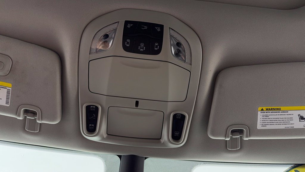 Used 2024 Chrysler Pacifica Limited AWD/4WD image 29