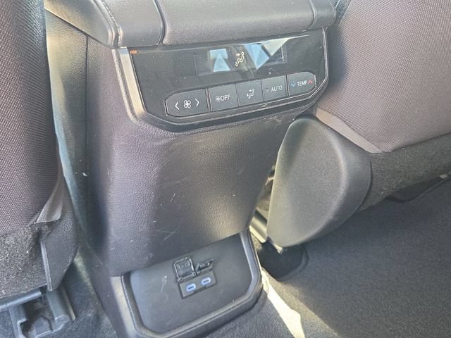 Used 2022 Toyota Highlander L FWD image 15
