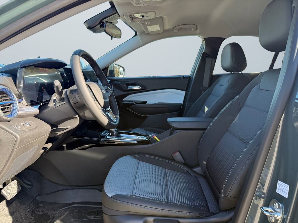 New 2025 Chevrolet Trax LT w/ Driver Confidence Package image 9