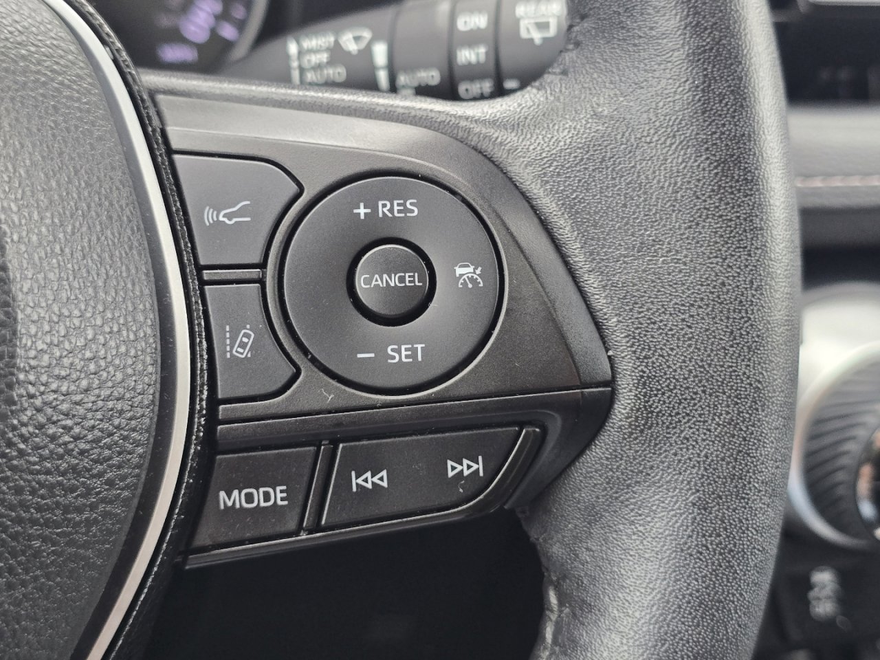 Certified 2021 Toyota RAV4 XLE w/ Convenience Package AWD/4WD image 30