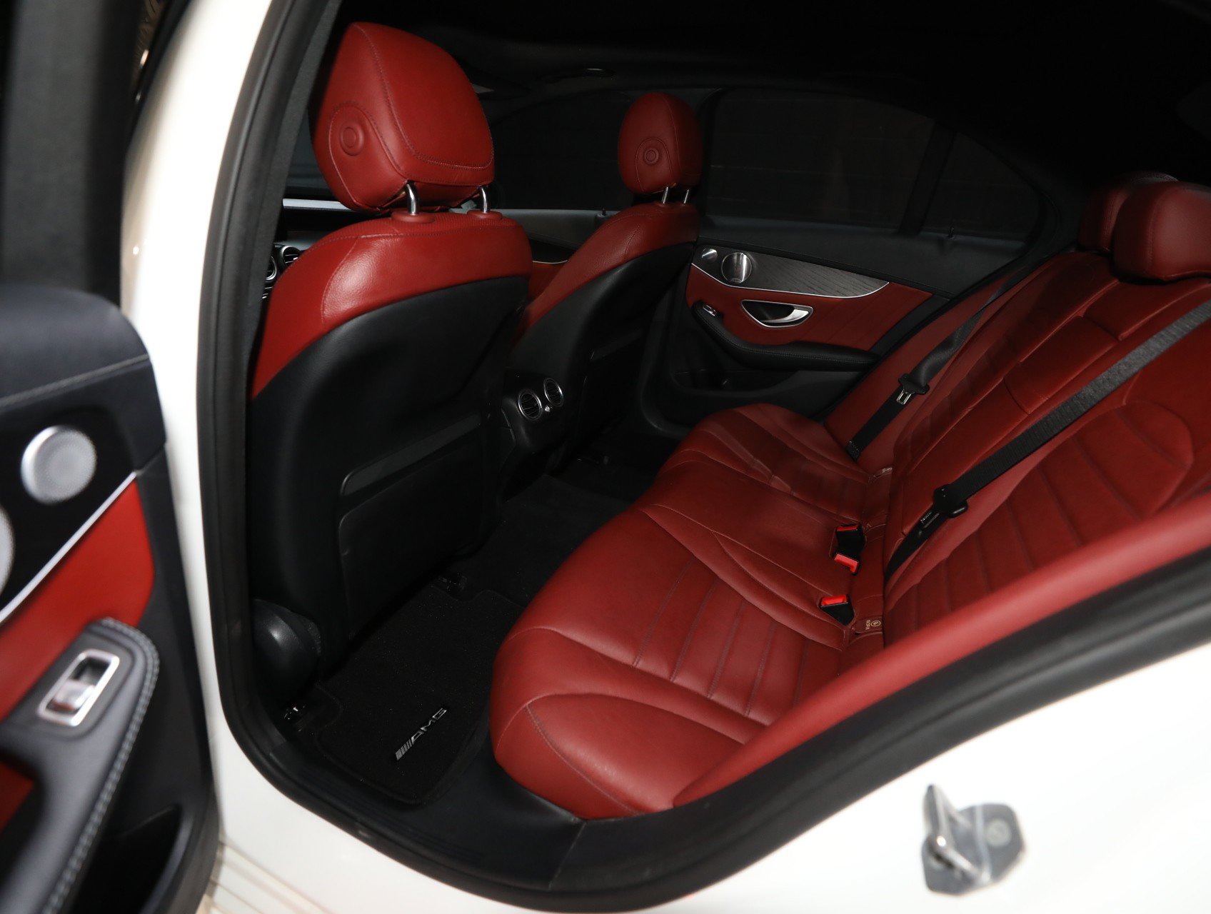 Used 2017 Mercedes-Benz C 300 4MATIC Sedan image 4