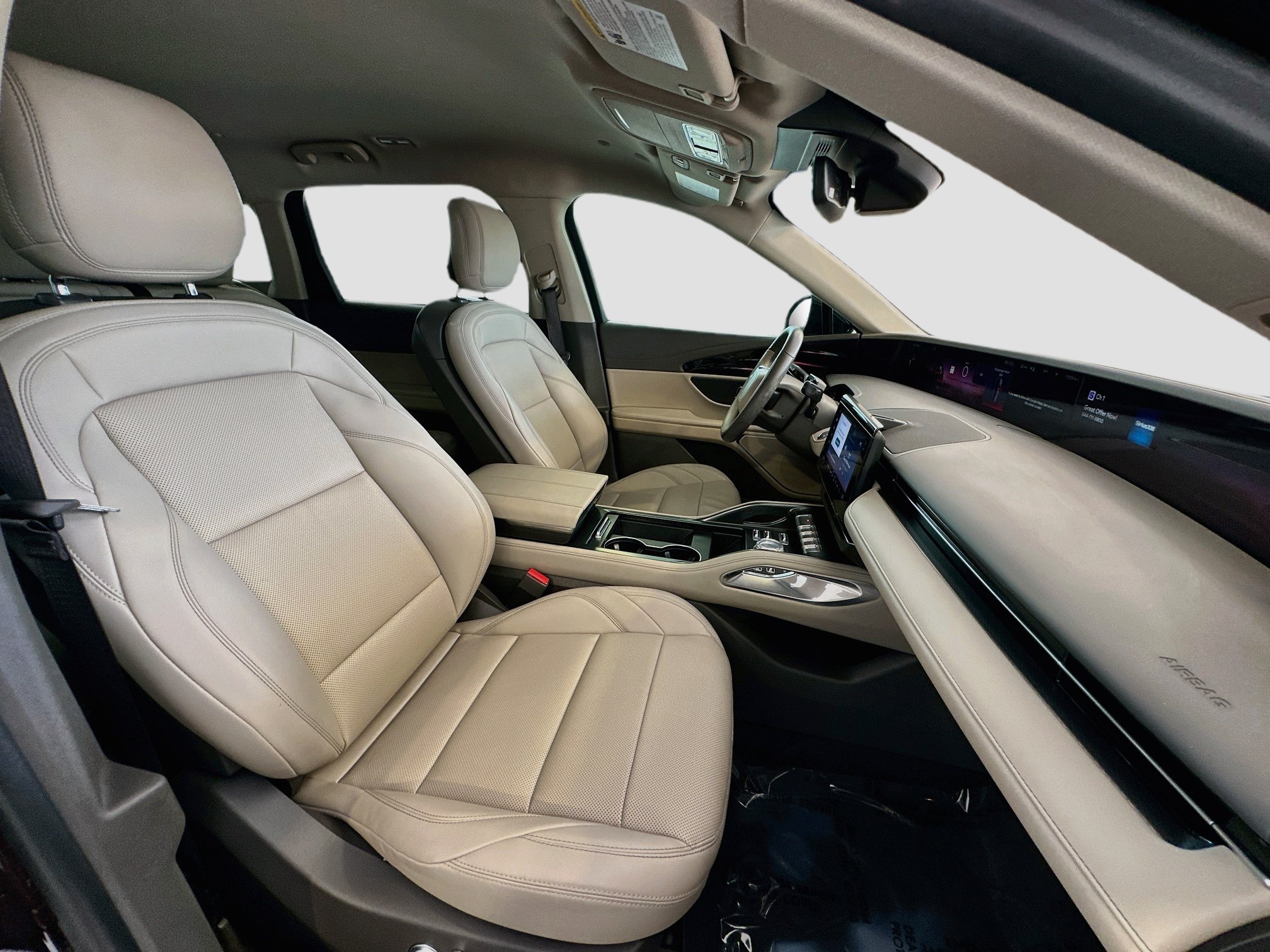 Used 2024 Lincoln Nautilus Premier AWD/4WD image 25