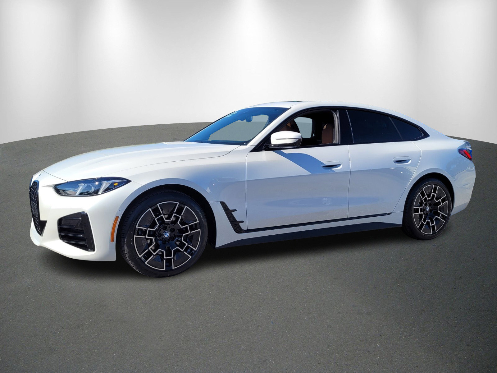 Used 2026 BMW 430i w/ M Sport Package RWD image 3
