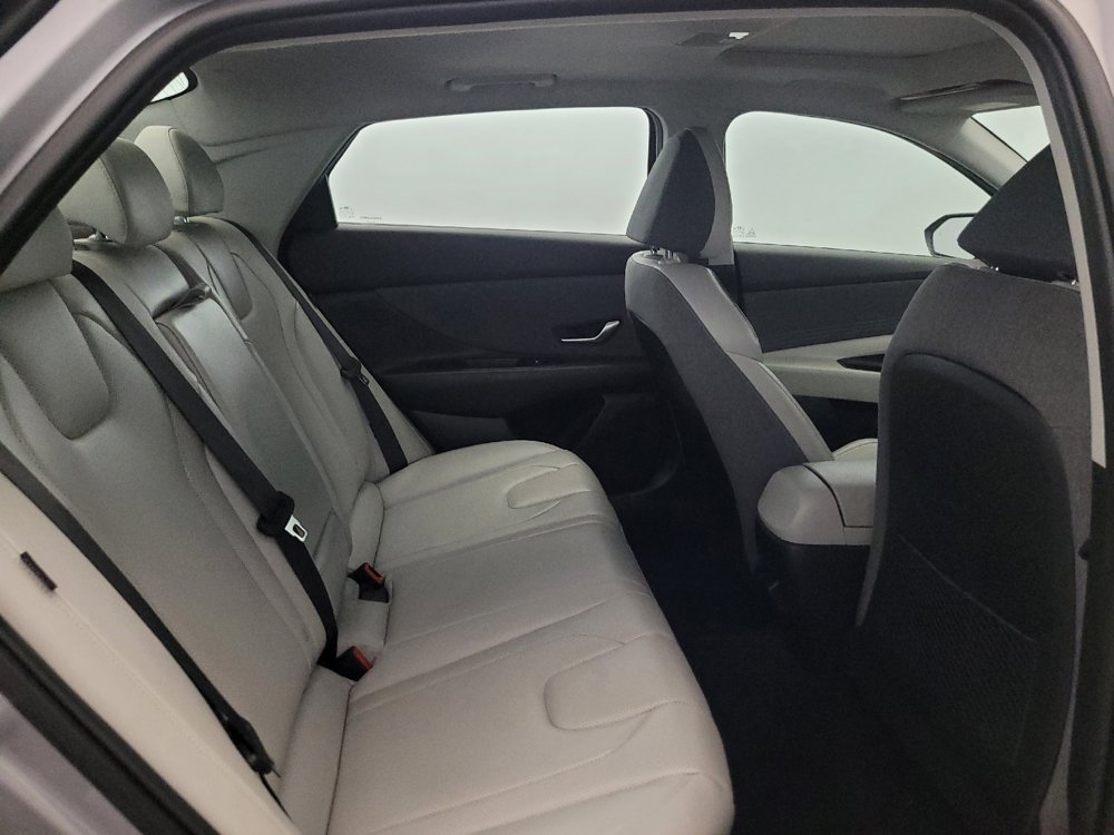 Used 2025 Hyundai Elantra Limited FWD image 19