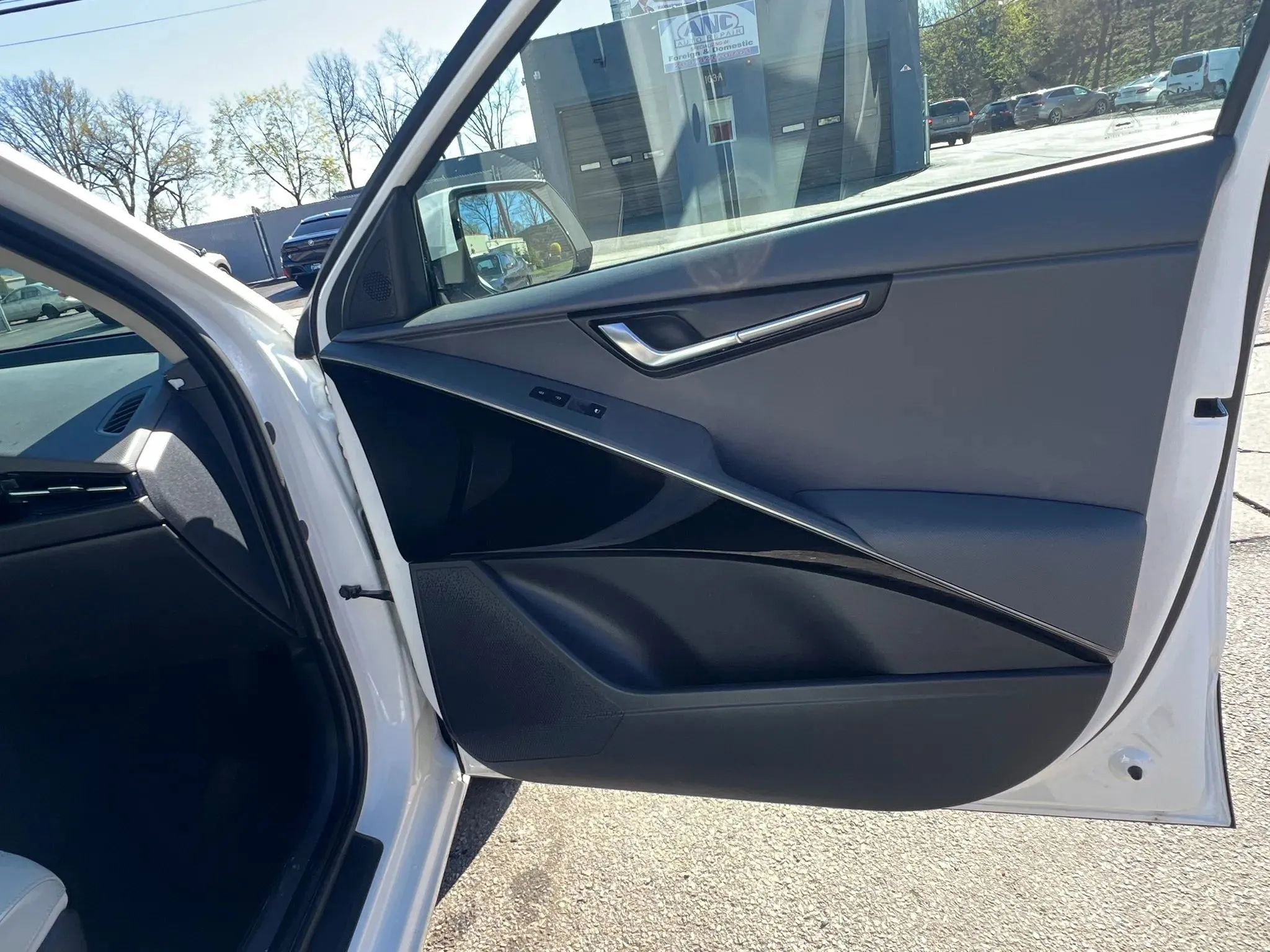 Used 2023 Kia Niro EX Touring FWD image 29