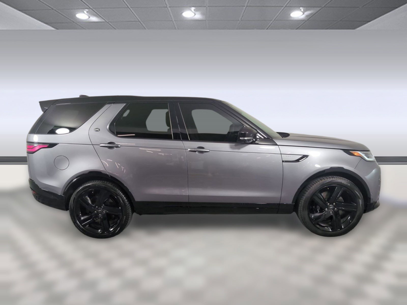 Certified 2025 Land Rover Discovery Metropolitan Edition image 5