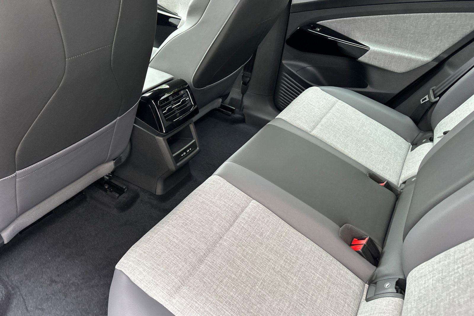 New 2025 Volkswagen ID.4 Pro image 11