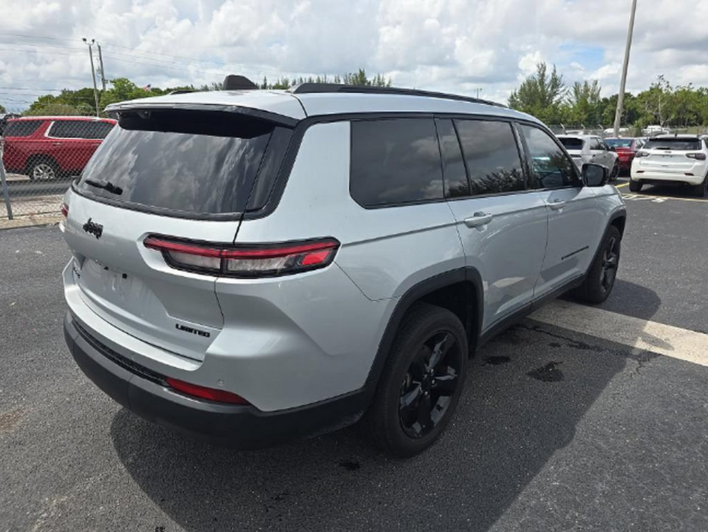 Used 2023 Jeep Grand Cherokee L Limited w/ Luxury Tech Group II AWD/4WD image 4