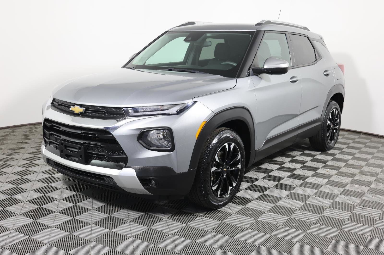 Used 2023 Chevrolet TrailBlazer LT FWD image 1