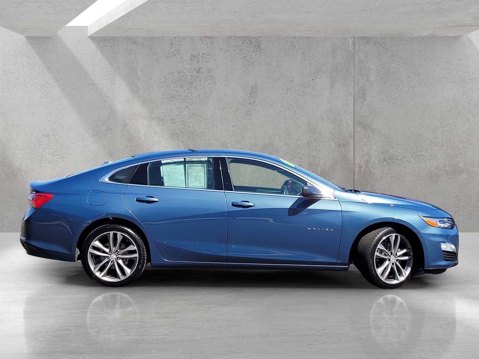 Used 2024 Chevrolet Malibu LT image 3