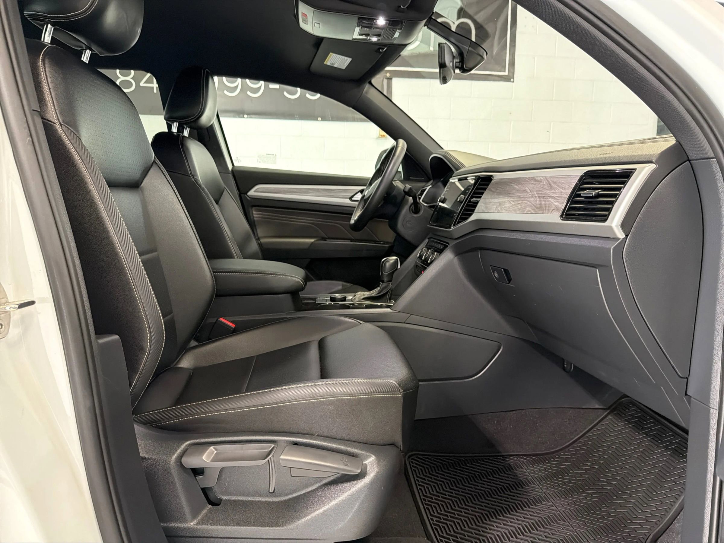 Used 2022 Volkswagen Atlas Cross Sport SE image 15