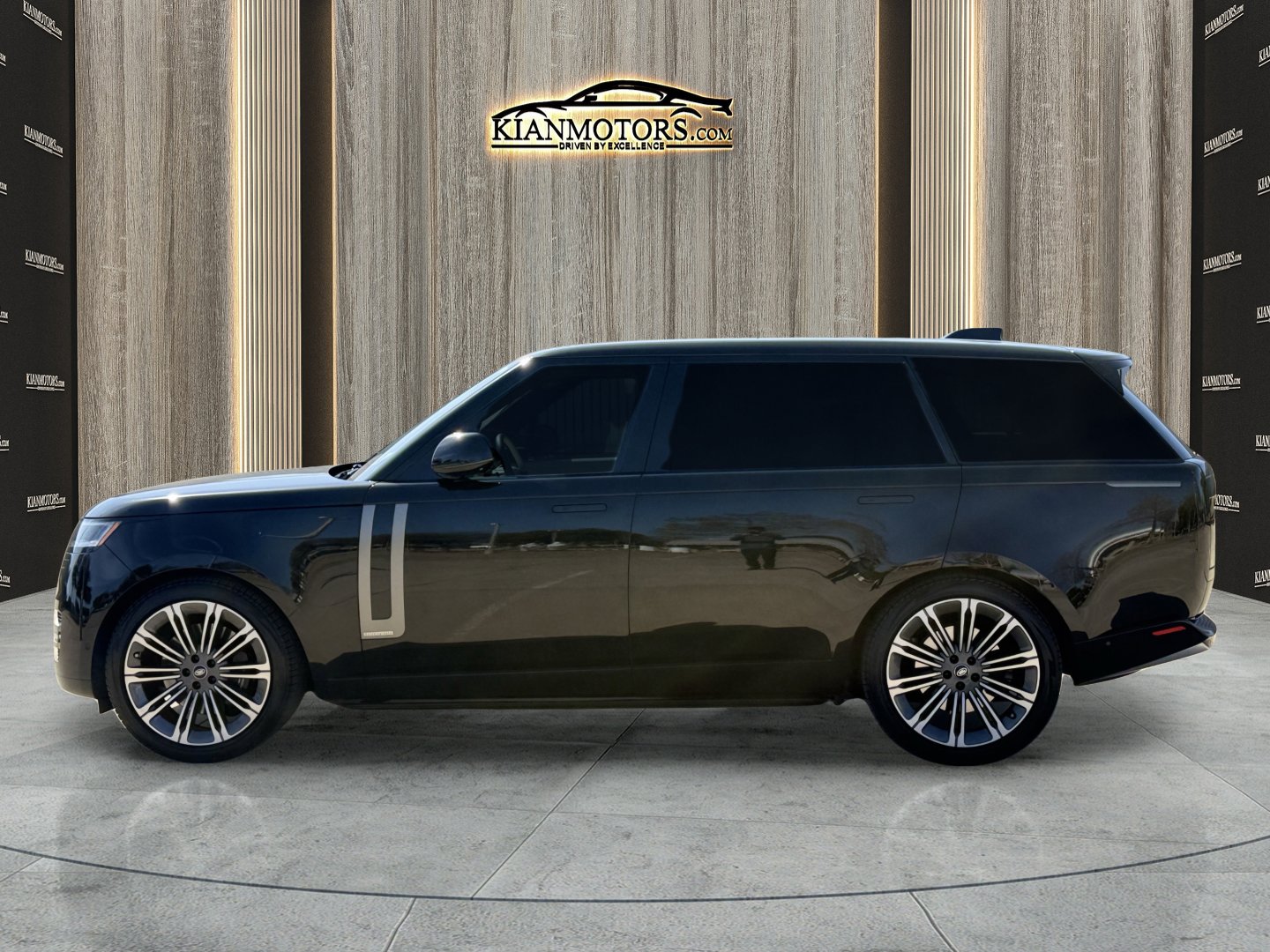 Used 2023 Land Rover Range Rover Long Wheelbase Autobiography image 7
