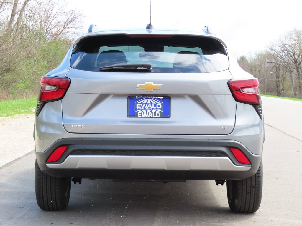 New 2026 Chevrolet Trax LT w/ Driver Confidence Package image 15