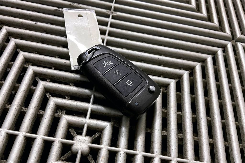 Used 2022 Hyundai Venue SEL FWD image 11