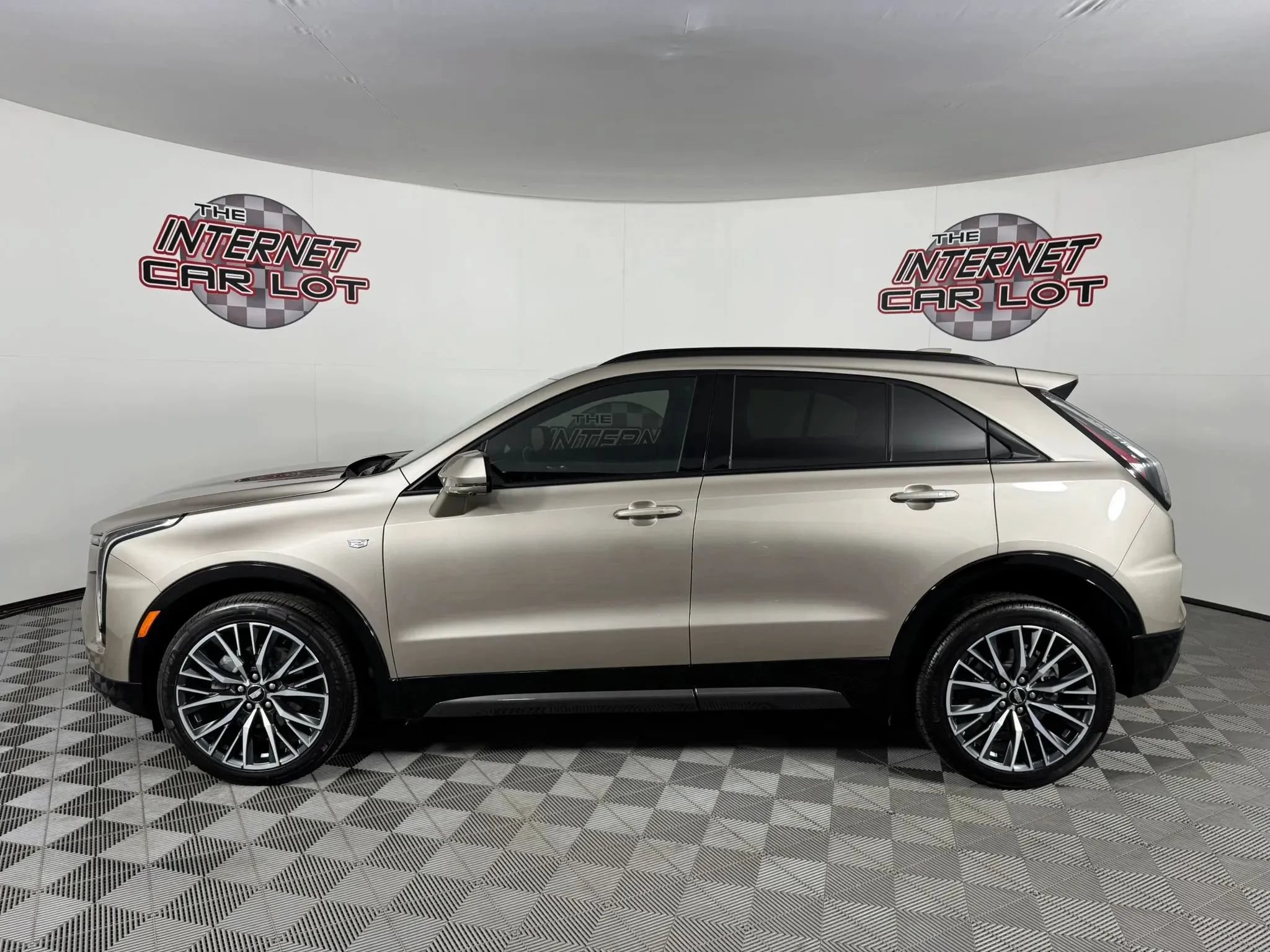 Used 2025 Cadillac XT4 Sport FWD image 4