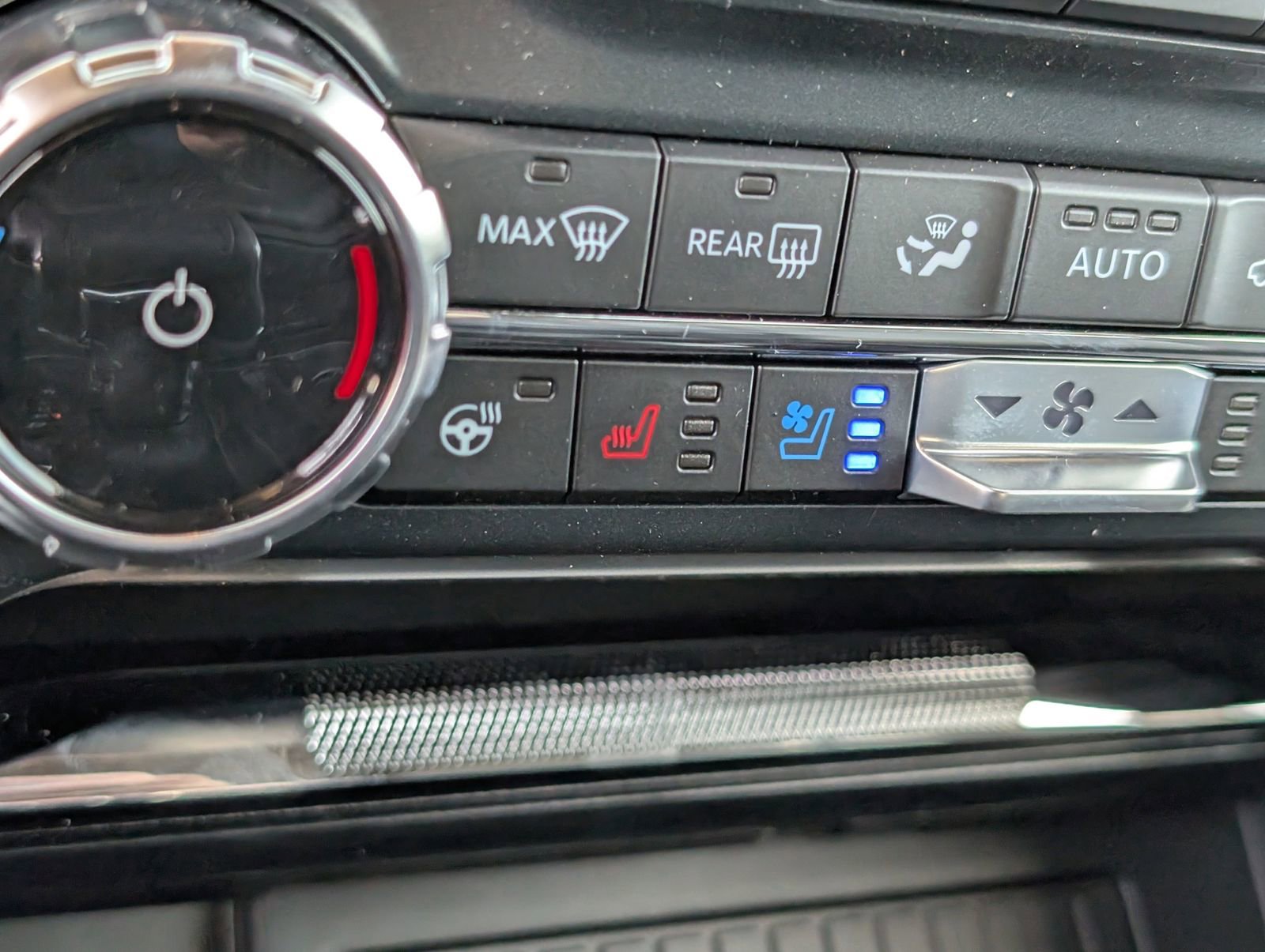 Used 2025 Ford F150 Lariat w/ Equipment Group 502A High image 18