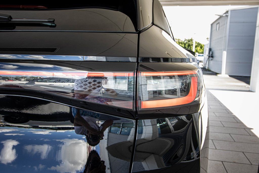 New 2025 Volkswagen ID.4 Pro RWD image 17