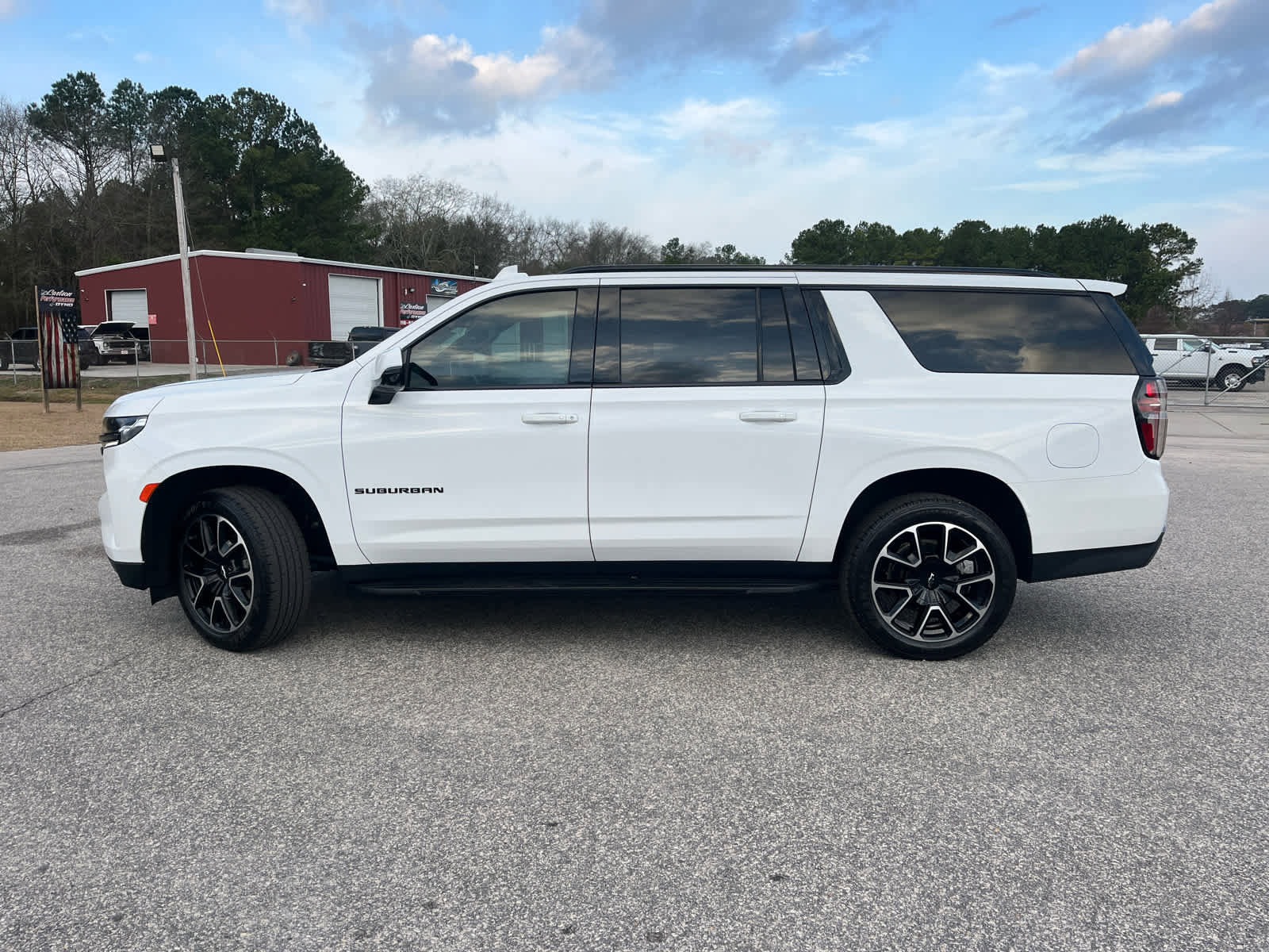 Used 2021 Chevrolet Suburban RST w/ Luxury Package image 4
