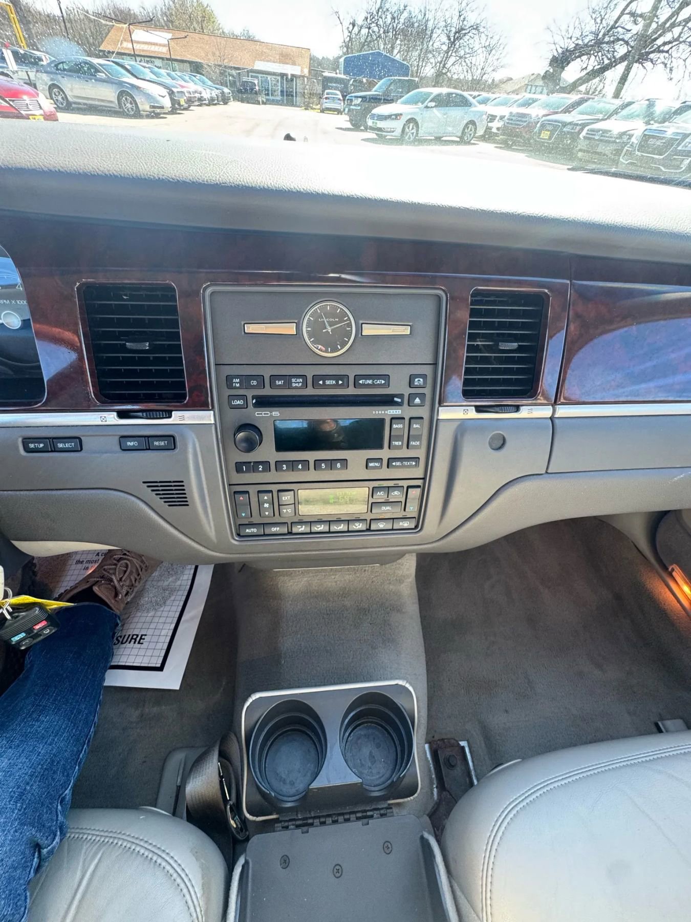 Used 2009 Lincoln Town Car Signature Limited image 17