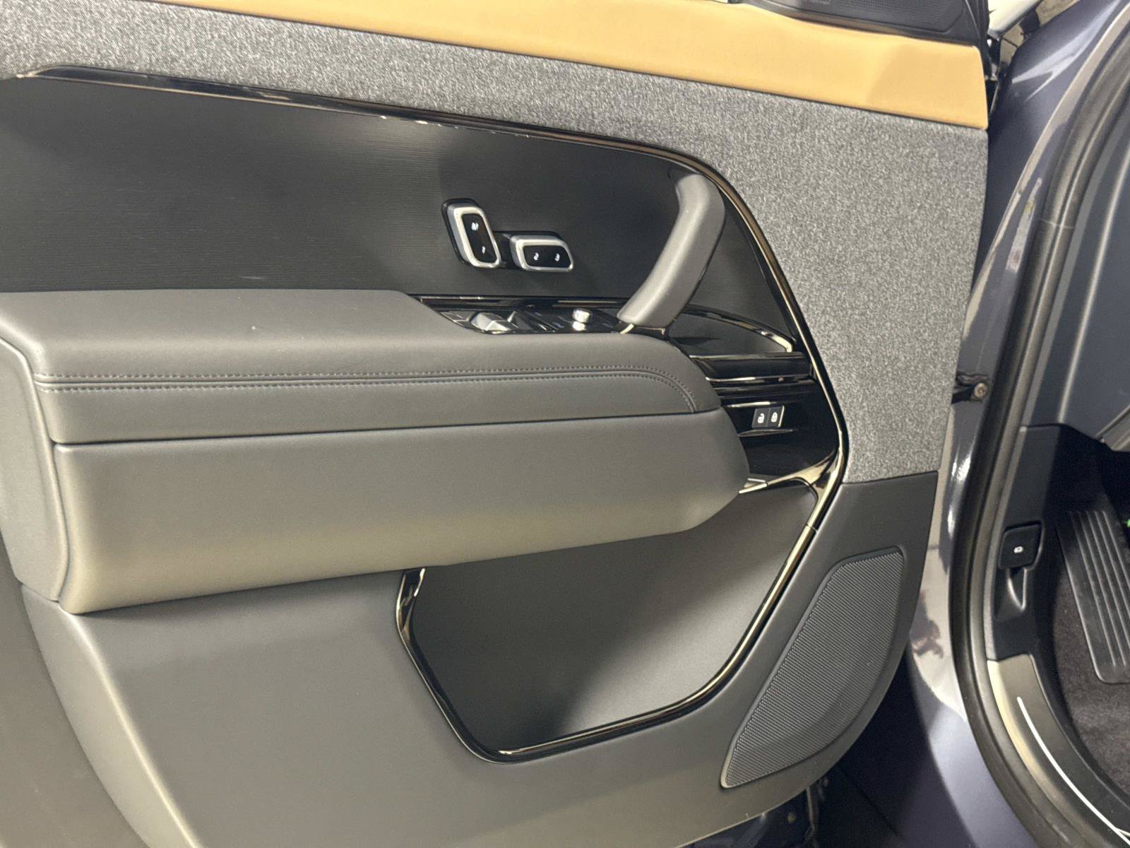 New 2026 Land Rover Range Rover Sport Dynamic SE AWD/4WD image 19