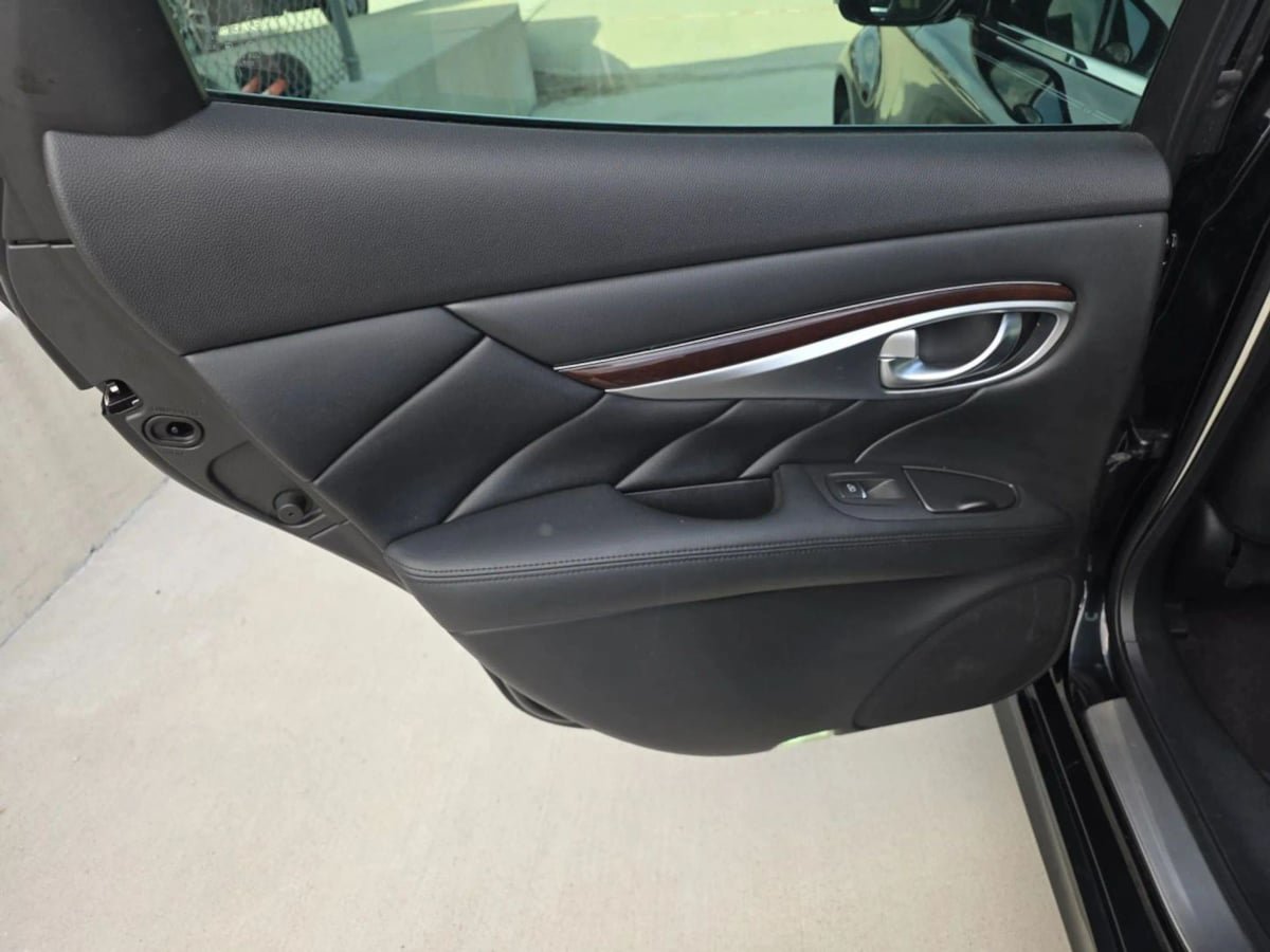 Used 2015 INFINITI Q70 3.7 AWD/4WD image 21
