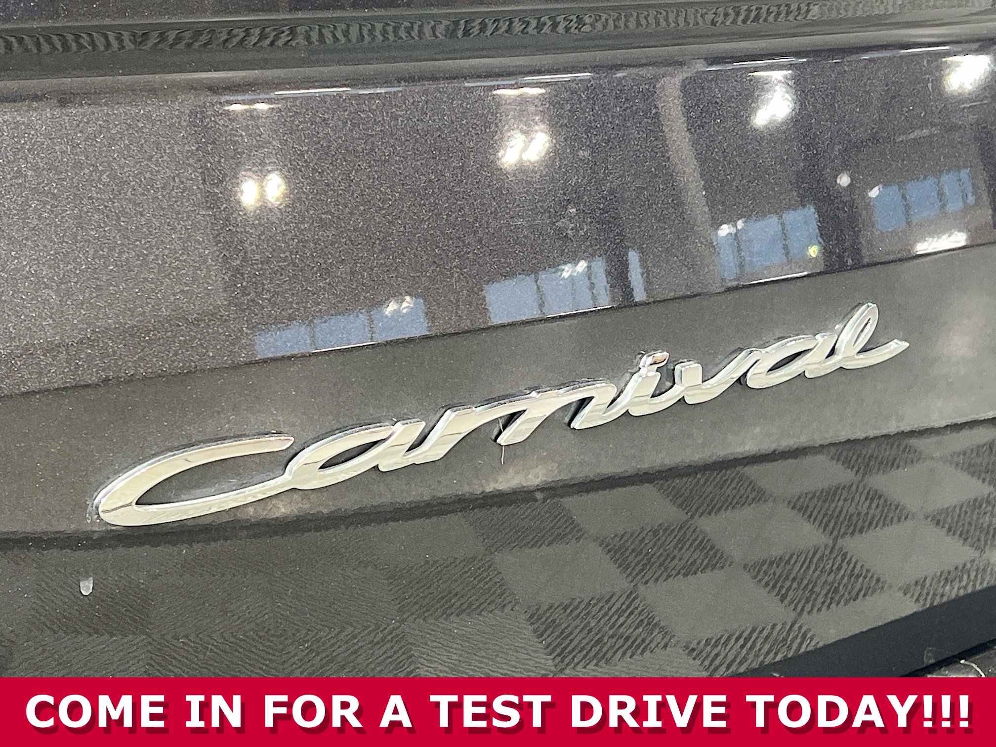 Used 2022 Kia Carnival LX image 34