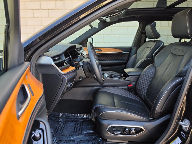 Used 2024 Jeep Grand Cherokee Summit AWD/4WD image 22