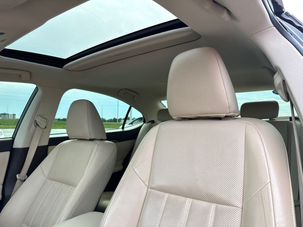 Used 2017 Lexus ES 300h w/ Luxury Package FWD image 20