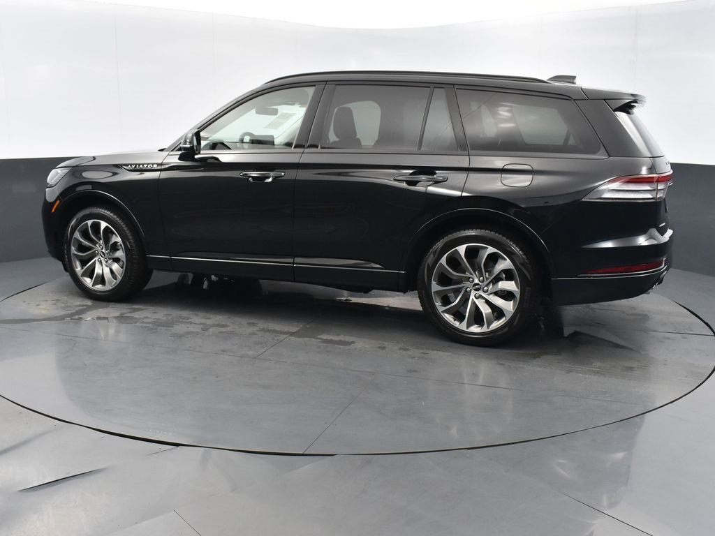 Certified 2025 Lincoln Aviator AWD w/ Jet Appearance Package image 2