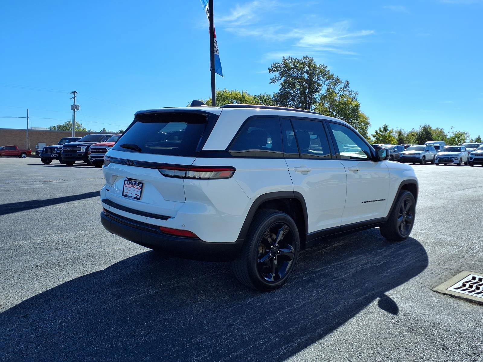 Used 2024 Jeep Grand Cherokee Altitude AWD/4WD image 5