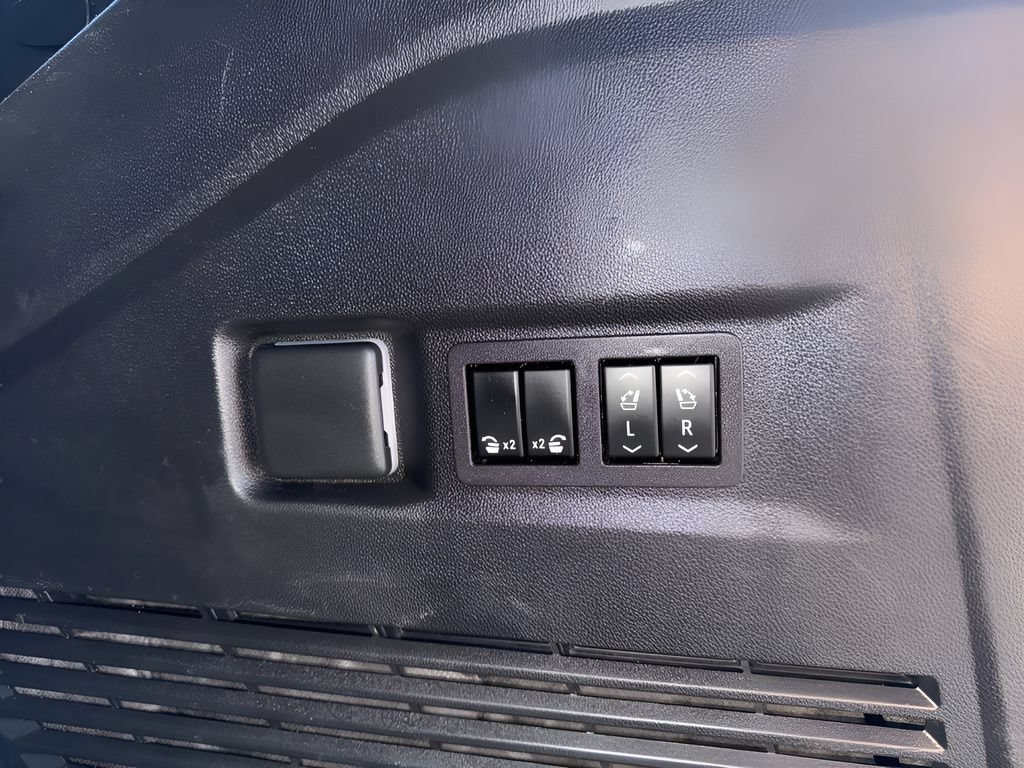 Used 2024 Chevrolet Tahoe Premier RWD image 33