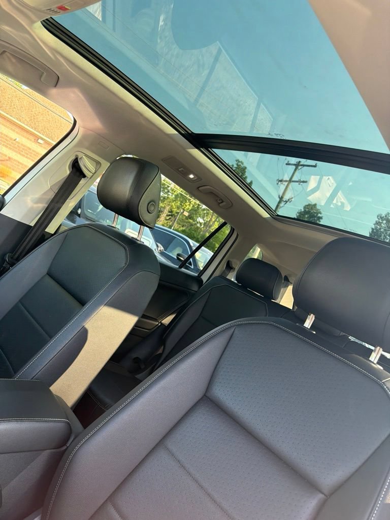 Used 2021 Volkswagen Tiguan SE w/ Panoramic Sunroof Package FWD image 11
