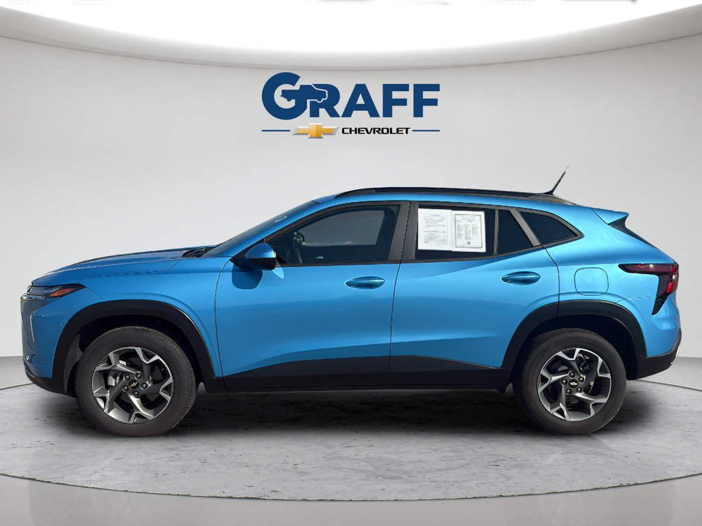 Used 2025 Chevrolet Trax LT w/ Driver Confidence Package FWD image 3