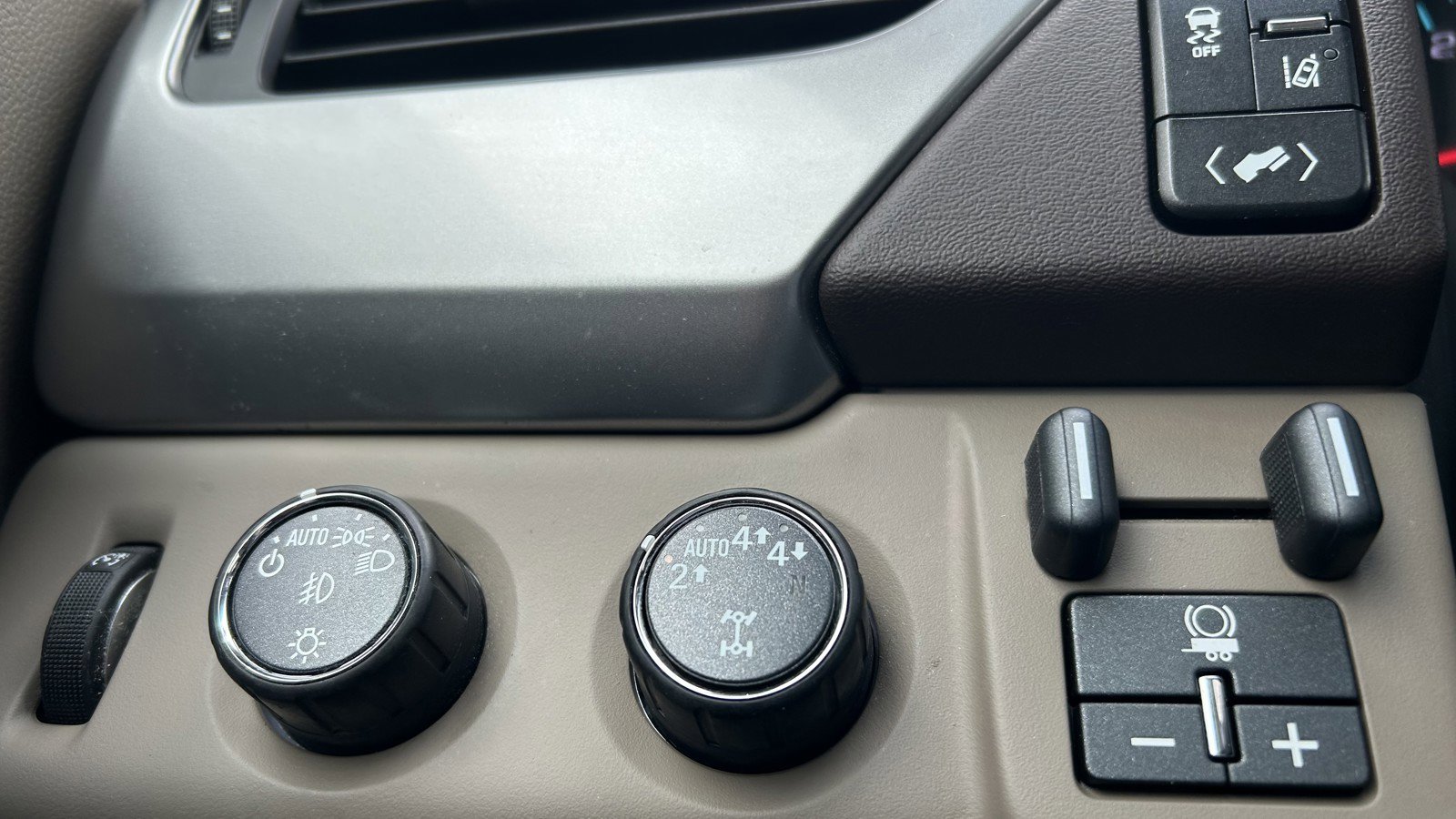 Used 2015 Chevrolet Suburban LTZ w/ Max Trailering Package image 22