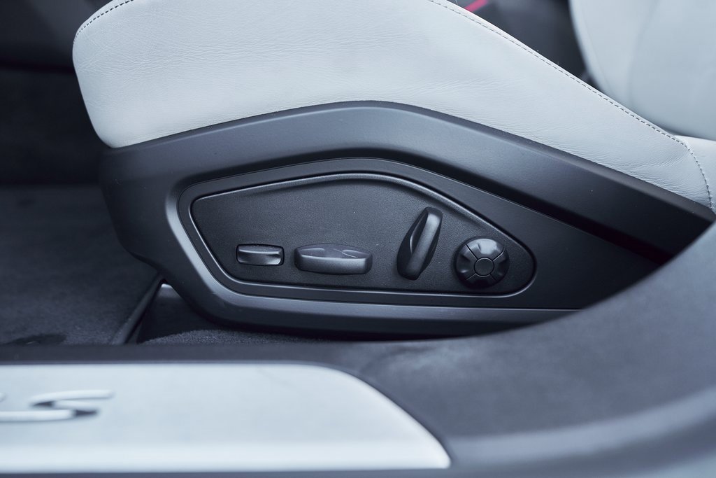 Used 2023 Porsche Taycan 4S w/ Premium Package image 35