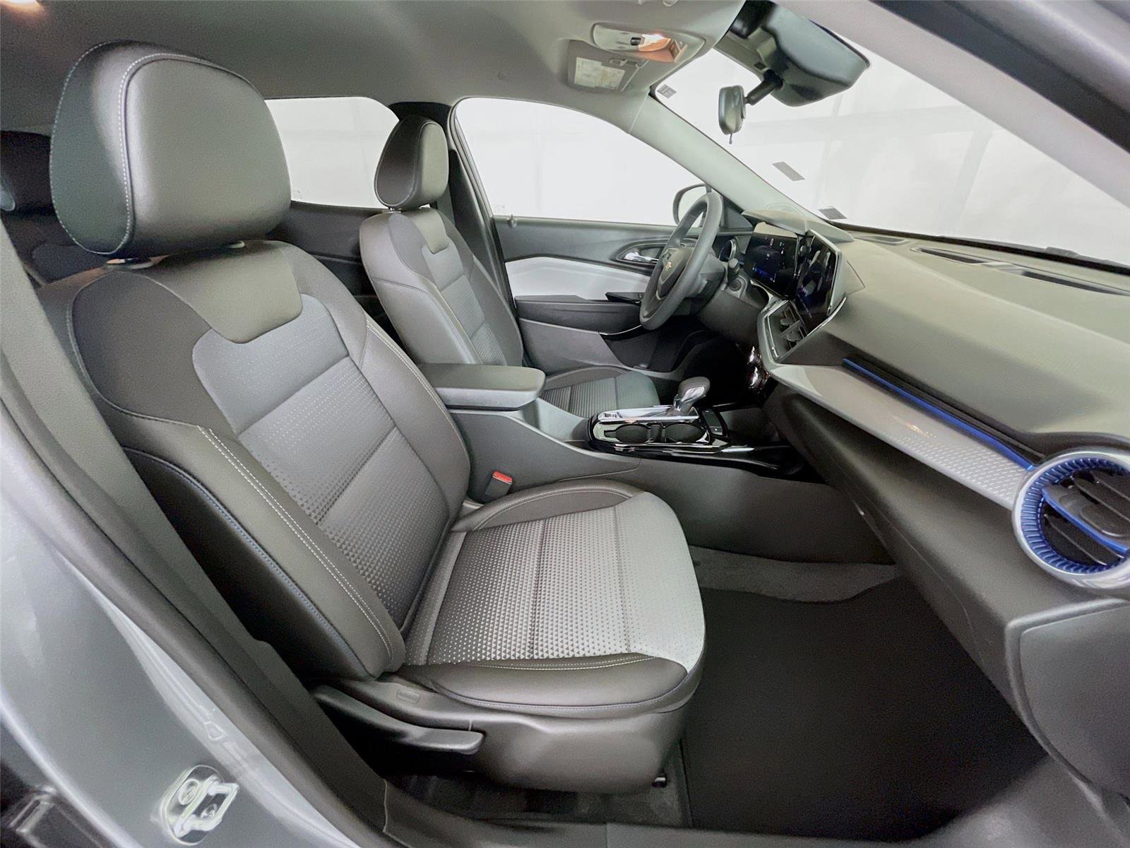 Used 2026 Chevrolet Trax LT image 28