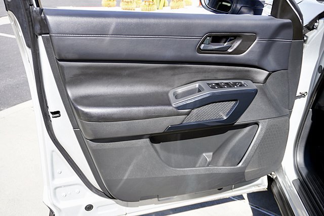 Used 2024 Nissan Pathfinder SV FWD image 32