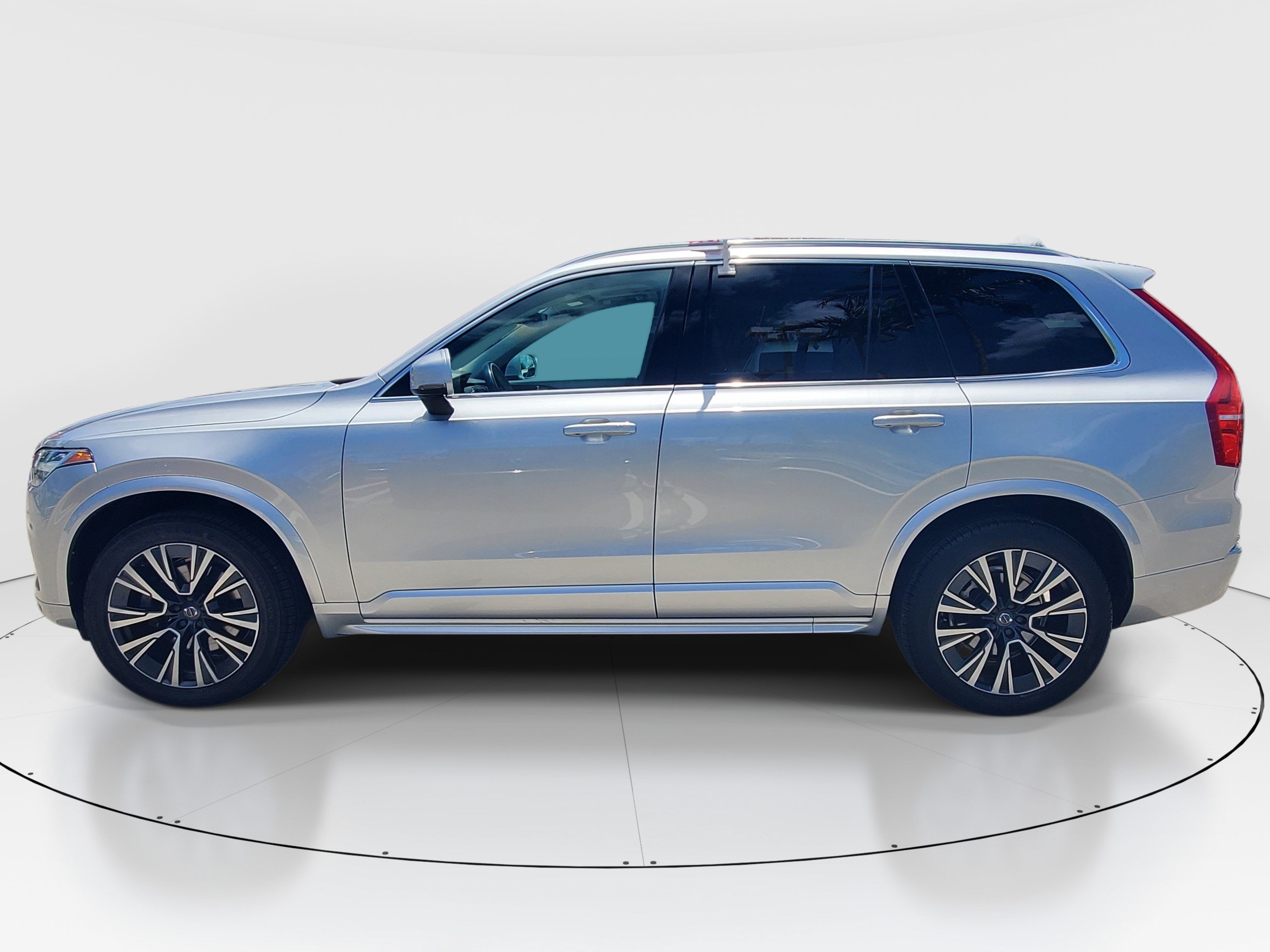 Used 2022 Volvo XC90 T6 Momentum w/ Protection Package Premier AWD/4WD image 4
