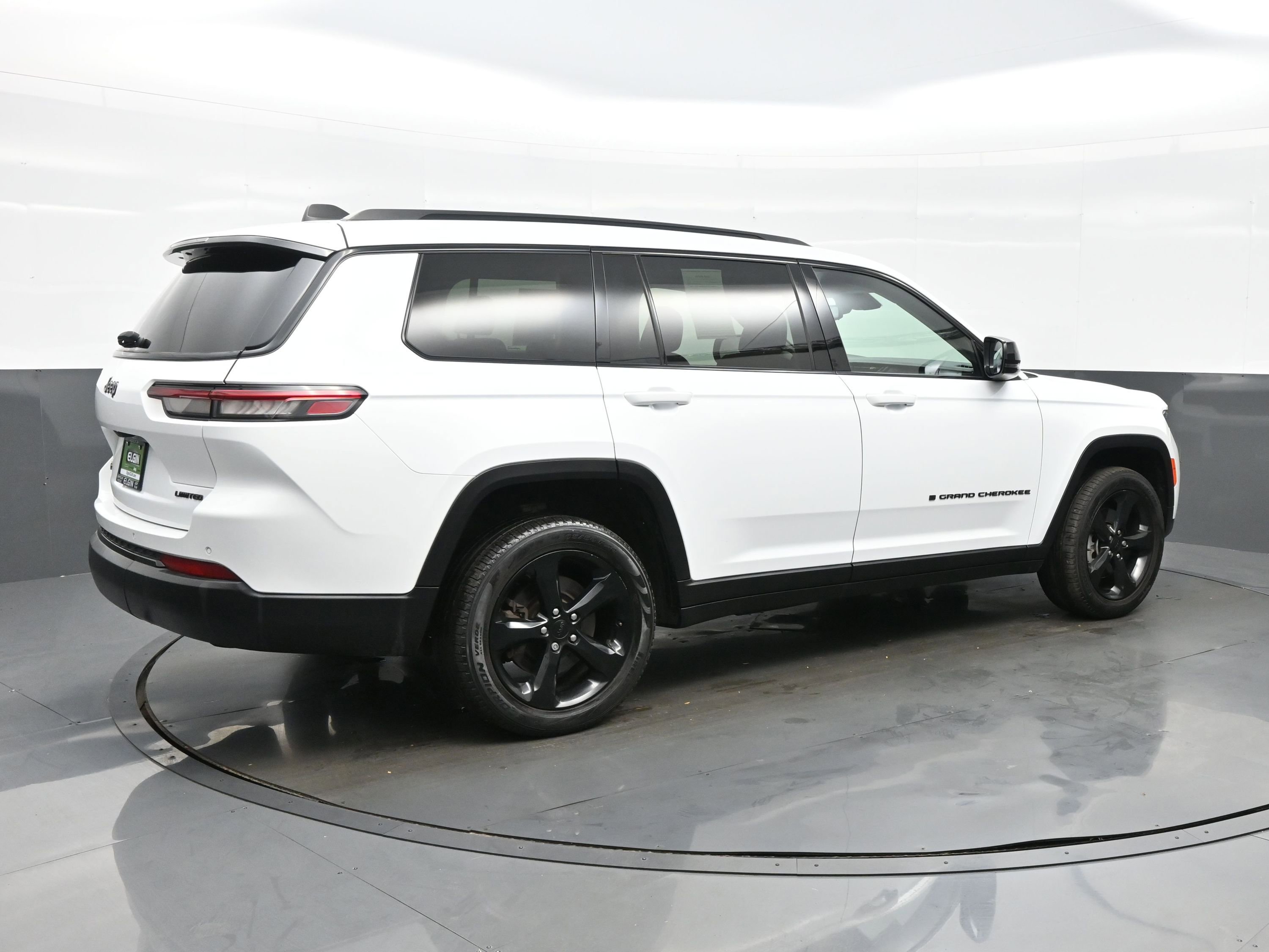Used 2023 Jeep Grand Cherokee L Limited w/ Black Appearance Package image 6