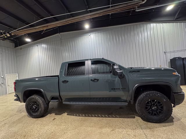 Used 2025 Chevrolet Silverado 2500 ZR2 w/ Technology Package AWD/4WD image 7