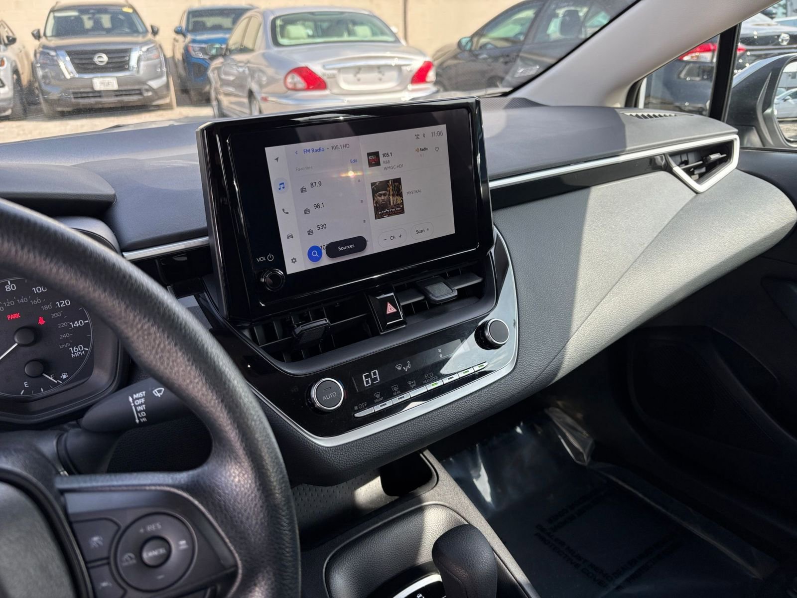 Used 2025 Toyota Corolla LE image 17