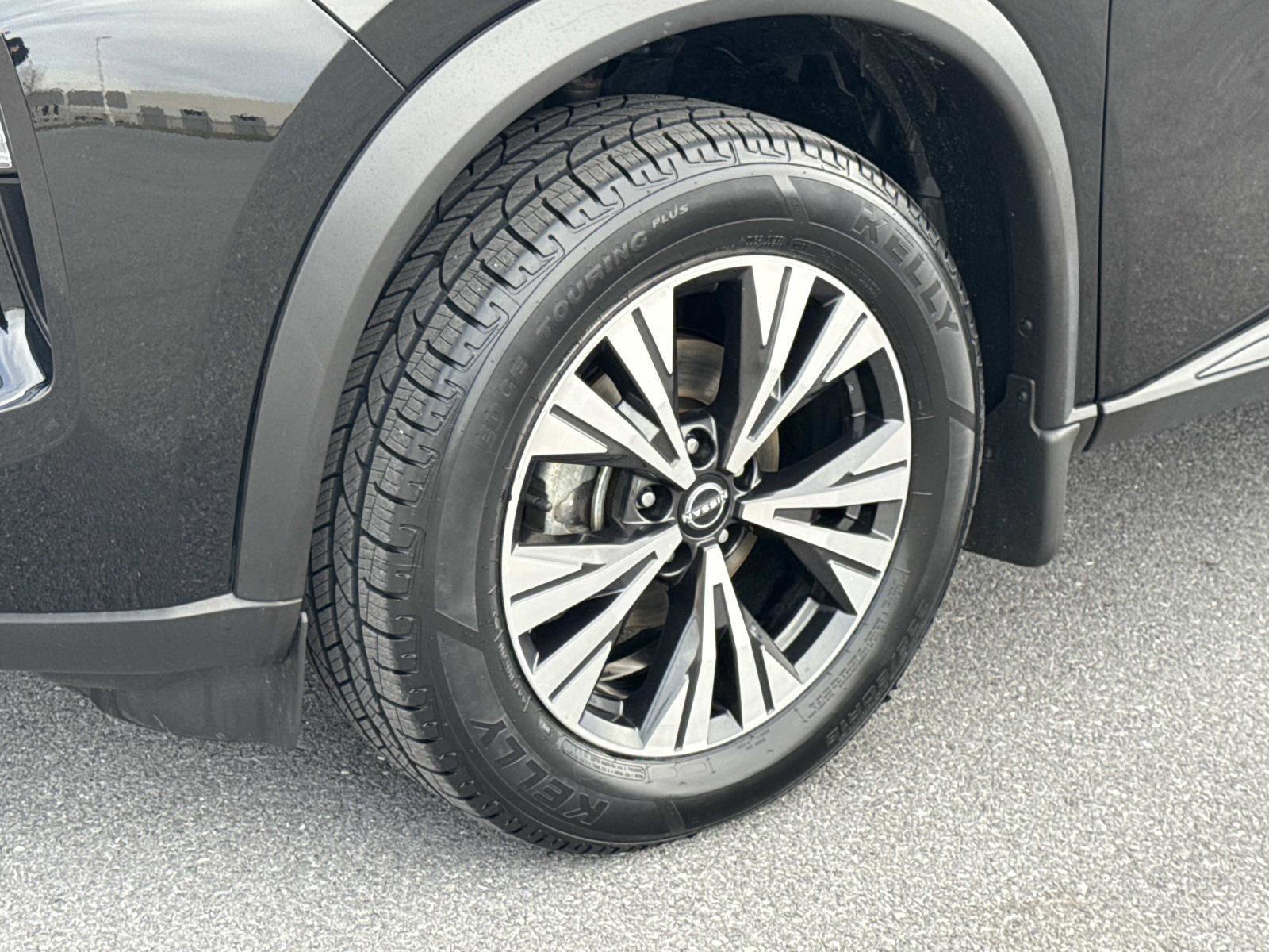 Used 2023 Nissan Rogue SV image 29