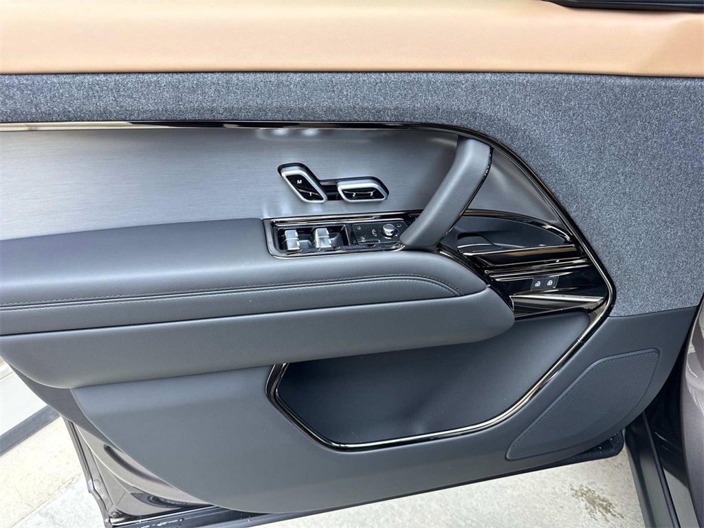 New 2025 Land Rover Range Rover Sport Dynamic SE image 18