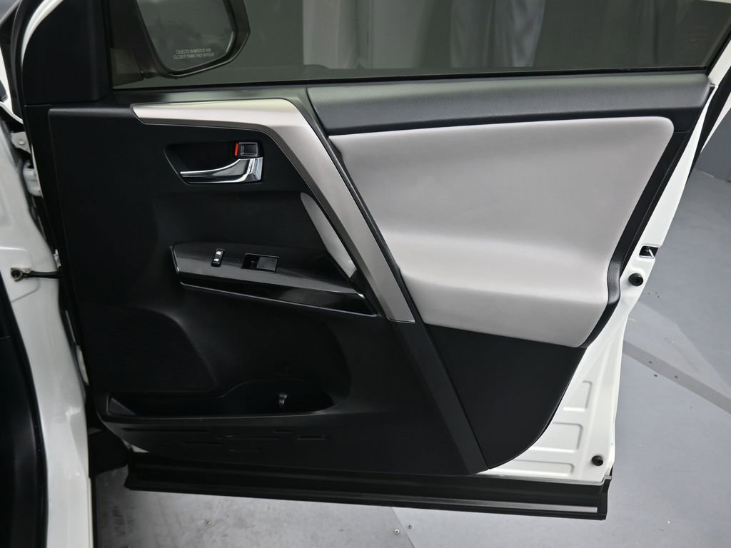 Used 2018 Toyota RAV4 Limited image 42